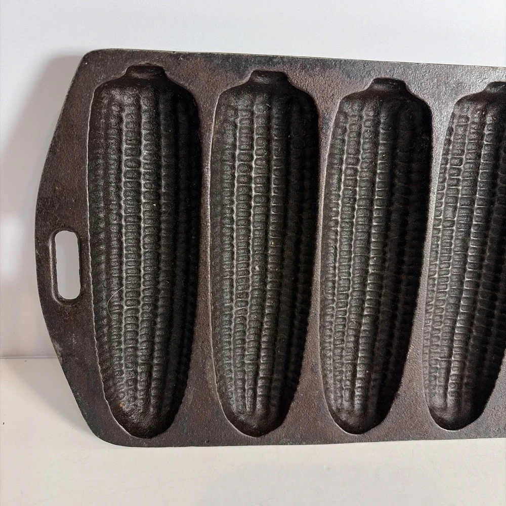 VTG Lodge 27 C Cast Iron 7 Ear Cornbread Corn Stick Pan USA